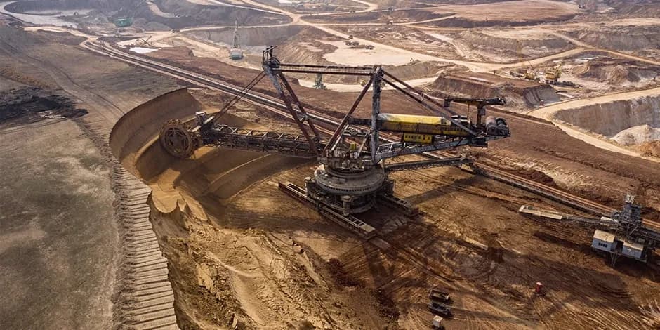 آغاز عملیات برداشت ماده معدنی از معدن تیتانیوم کهنوج