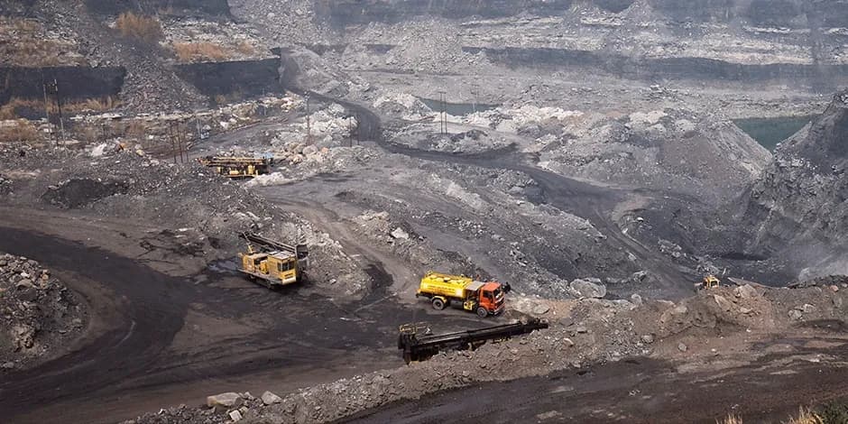 مراحل استخراج زغال سنگ و کاربرد در صنایع فولاد و حمل ونقل و…